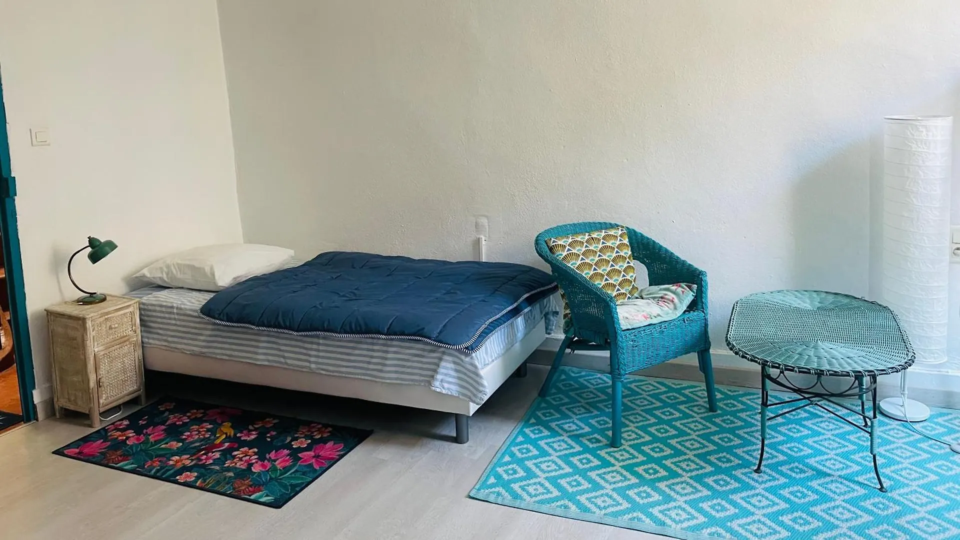 Homestay Le Petit Velo Rouge Apartment Arles